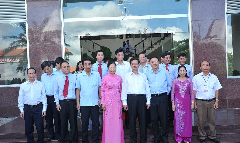 Thủ tướng Nguyễn Tấn Dũng thăm và làm việc tại Nhà máy